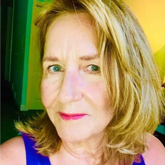 Meet your Posher, Debra - Picture 1 of 1